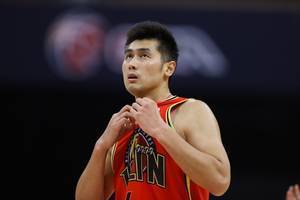 李安12投10中贡献24分7板2断 得分创赛季新高