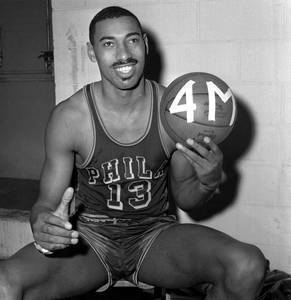 1968年的今天:张伯伦爆砍35+24+15 NBA历史唯一
