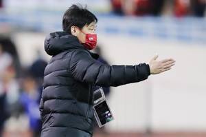 媒体人:李霄鹏接手国足时有人叫他别去,但他还是一头扎进了火坑